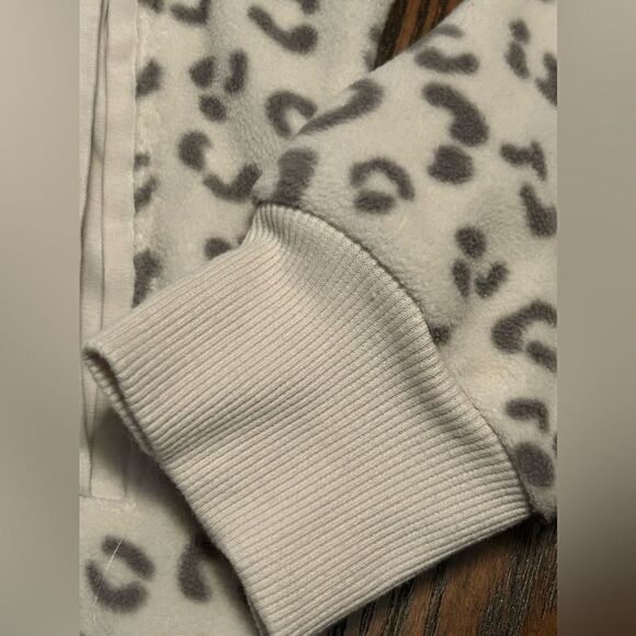 Green Tea Cream and Gray Leopard Print Fleece Pullover‎ Jacket size M EUC - Picture 8 of 15